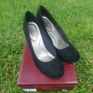 Womens black suede wedge heels size 8 1/2